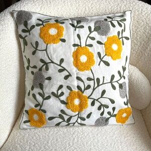 2PC Elegant Floral Vine Embroidered Pillowcase